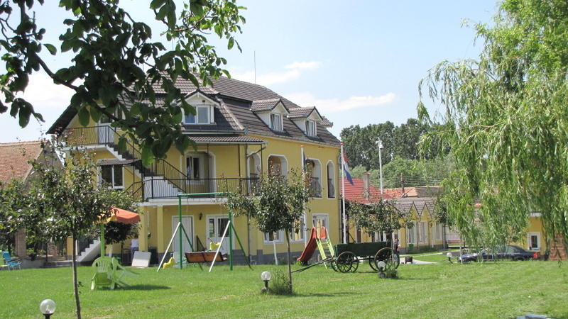 Pensiunea Poarta Oilor Gîrbova Exterior foto